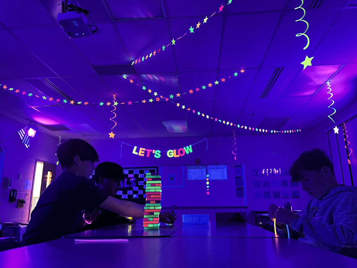 𝔸𝕦𝕓𝕦𝕣𝕟 𝕄𝕚𝕕𝕕𝕝𝕖 𝕊𝕔𝕙𝕠𝕠𝕝 tweet media