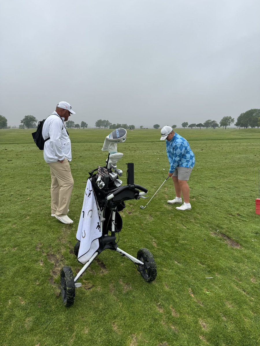 Trey is warming up and getting some practice in before the meet kicks off! He'll tee off on Hole 1 at 9:10 this morning at the Jackrabbit Run Golf Course in Grand Island. Follow his round with live scoring updates here: golfgenius.com/pages/5428114.

Best of luck, Trey! Go Swedes! ⛳️