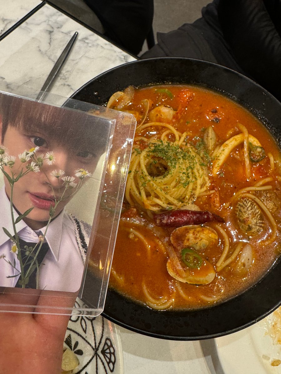 gamja_0115's tweet photo. 한 때 준현이 예절샷 열심히 찍던 시절이 있었는데... ㅋㅋㅋㅋ 갤러리 정리하다가 보고 또 피식 웃었음ㅠㅜ 이 기요운 깡하디... https://t.co/A9xvENsaWn
