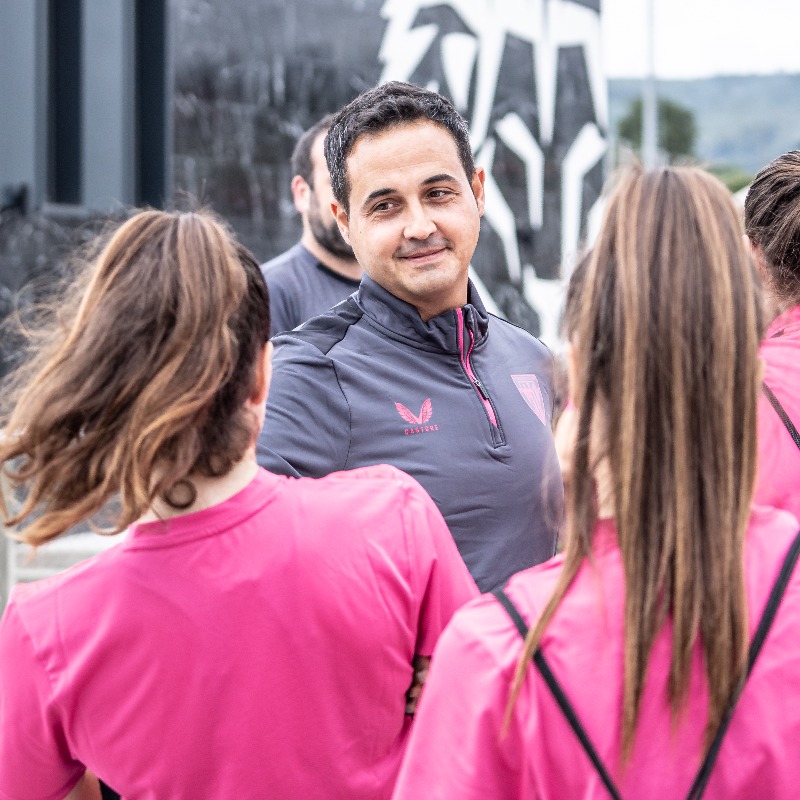 AthleticClubFem's tweet photo. ℹ Jonathan Ledesma finaliza su etapa en el @AthleticClubFem B.
 
El técnico del filial concluye su vinculación tras tres temporadas en Lezama. 

🍀 Eskerrik asko eta zorte on etorkizunean, @ledesmaguti!

#AthleticLezama #AthleticClubFem 🦁