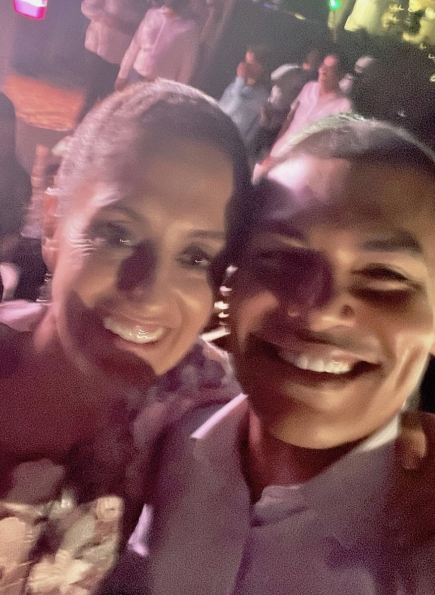 rthur013's tweet image. He visto perros callejeros más leales que este parásito arrastrando