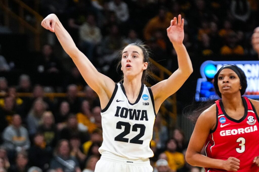 HooperHands's tweet photo. Wacky Wednesday!  

What do you think she is thinking after this shot? " 💬💬" https://t.co/Vl6trMvScH