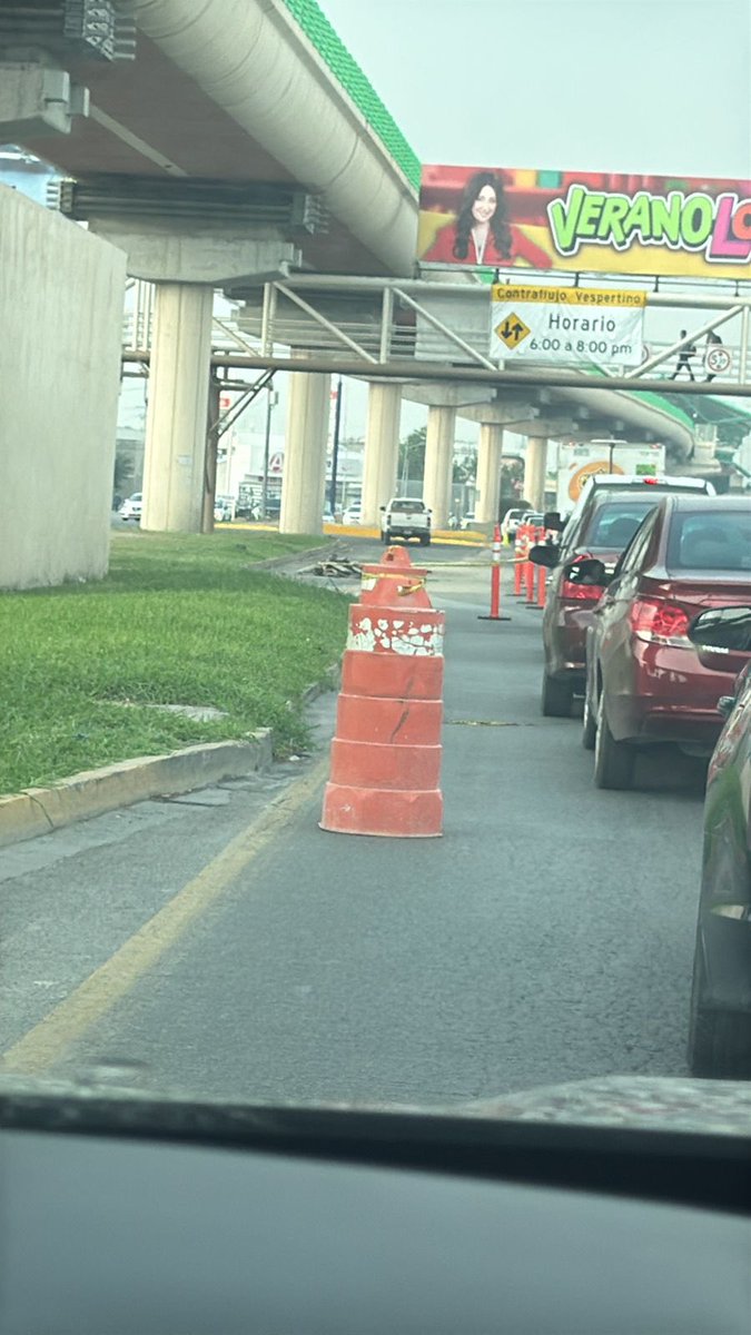 Oye <a href="/daniel_carrillo/">Daniel Carrillo Mtz</a> si el contra flujo no está funcionando porque tienes cerrada la incorporación hacia zona norte desde la carretera Laredo?, no lo hagas a la fácil, amplía el carril, incluso debes de hacer un retorno continuo desde antes, te voy a elaborar un “croquisito” para