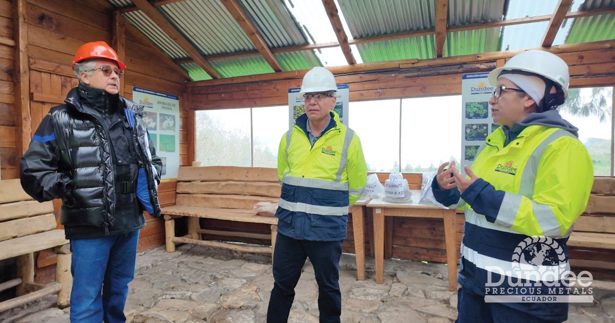 ¡Somos transparentes y rendimos cuentas! 
Recibimos la visita del Embajador de Ecuador en Canadá Esteban Crespo. 
El diplomático recibió información y conoció los estándares en el cuidado ambiental que se aplican en nuestros proyectos. 
🇪🇨 🇨🇦👷🏻‍♀️👷🏻🌿
#Dundee #DPMEcuador  #LomaLarga