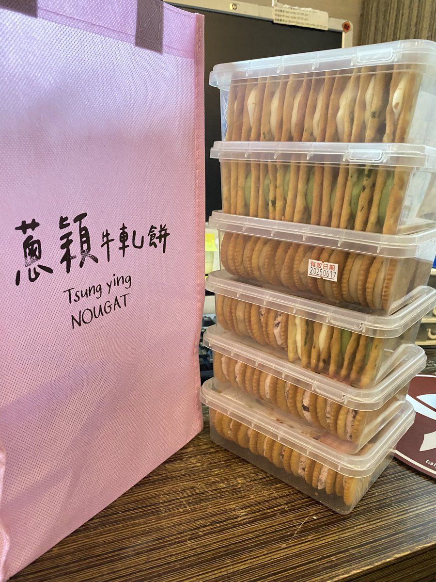 送來了一疊很好吃的東東🤤🤤