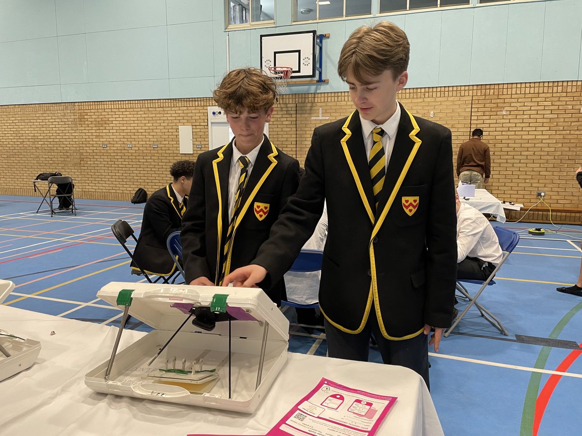 oratoryschool's tweet photo. Brilliant to welcome @MedicMavericks this term for a brilliant day of #Science themed interactive workshops for 4th and L6th Form! #OratoryCuriosity #OratoryScience #OratoryAcademic #GCSEScience #ALevelScience @oratoryscience https://t.co/GLALzAKh4g