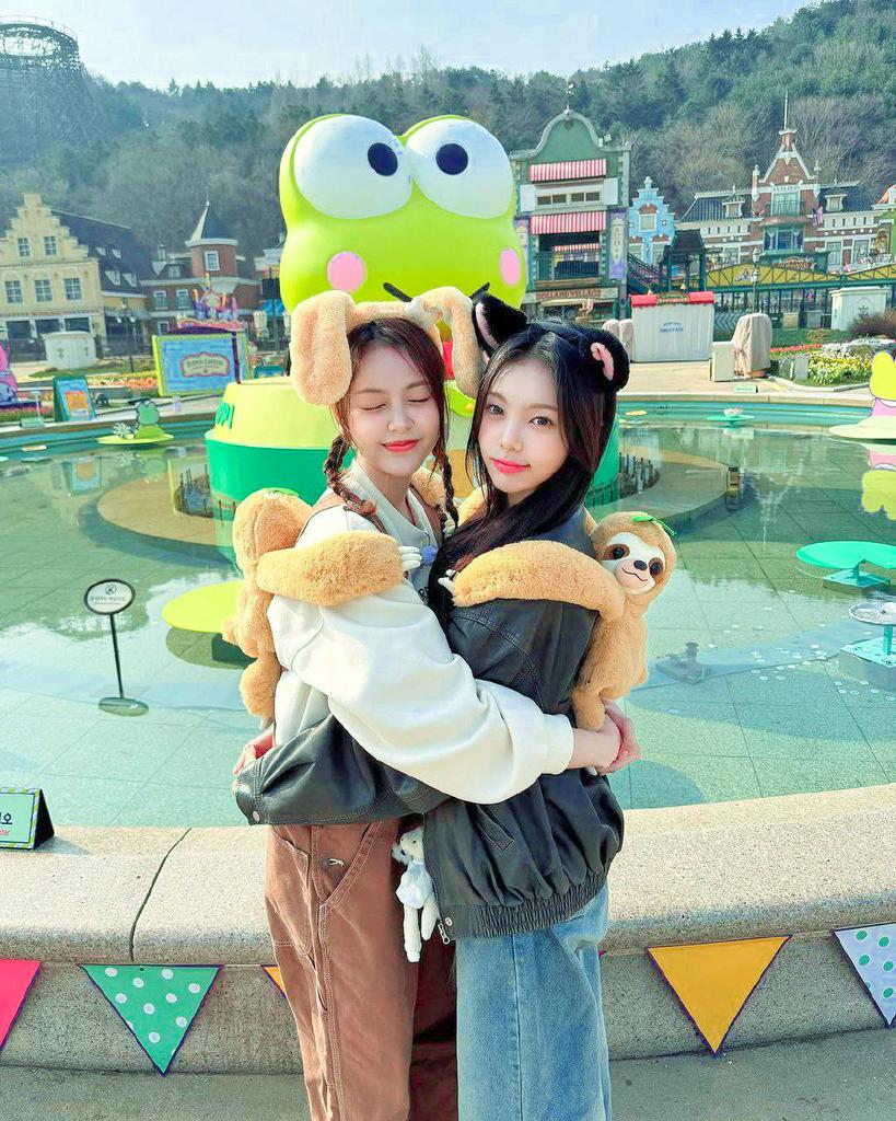 𖢷 ࣪ ࣭⭑ ۪ ࣪  𝖨𝗇 𝗁𝖾𝗋 𝖺𝗋𝗆𝗌, 𝖨 𝖿𝗈𝗋𝗀𝗈𝗍 𝗁𝗈𝗐 𝗍𝗈 𝖿𝗋𝗈𝗐𝗇   ᐢ..ᐢ