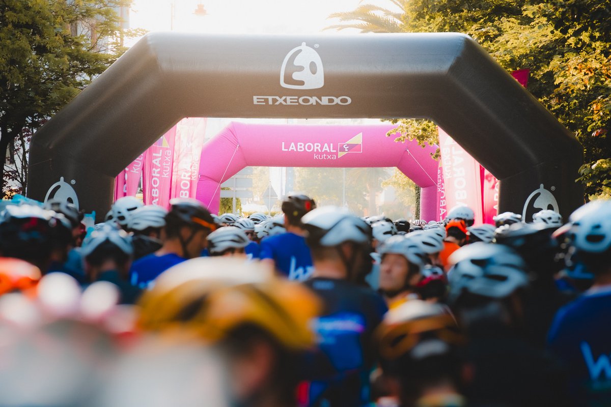 🚴‍♂️ Plazera izan zen aurten ere #Zarautz-en Haimar Zubeldiarekin batera errepideak zeharkatzeko elkartu ziren 1000 zikloturistekin bat egitea! 👏

#HZKlasikoa #HZ #HaimarZubeldia #HaimarZubeldiaKlasikoa <a href="/hzubeldia/">Haimar Zubeldia</a>