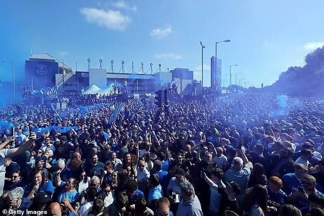 DevelopmenEfc's tweet image. Goodison Park Parade 💙