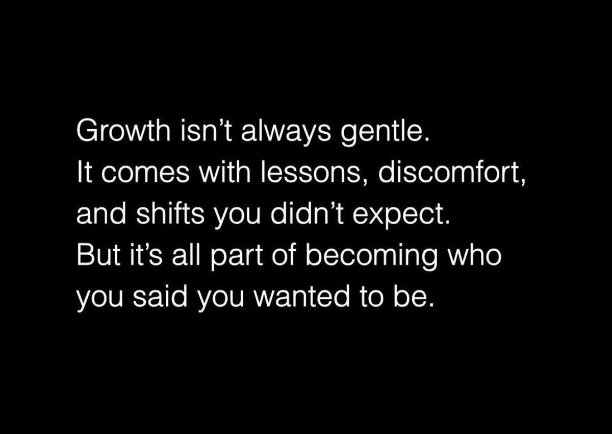 Happy Wednesday! ✨🖤