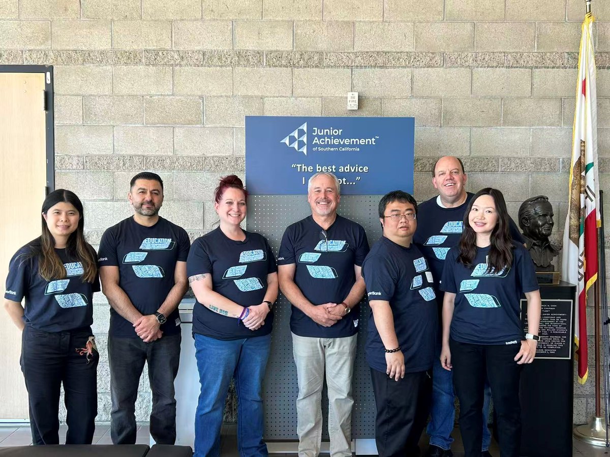 EverBank's tweet image. Los Angeles area #EverBankBuilds and @MySterlingBank teammates served at Junior Achievement of Southern California’s Finance Park.
The day included a hands-on, real-world simulation that equips students with essential life and money management skills. 💰
*Member FDIC