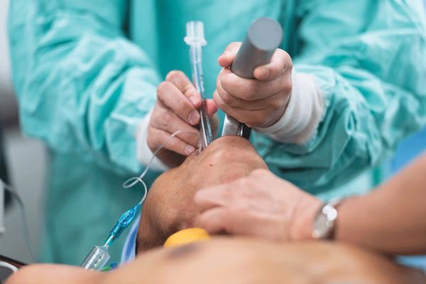 Elizabeth Malinzak, MD, FASA (@ebmalinzakmd) on Twitter photo We've all experienced this...being called to the ED for an airway, only to be scurried away by the EM physicians. How can we work with our ED colleagues to collaborate on trauma airway management ? Read more in @asamonitor. @asalifeline <a href="/ACEPEMSDP/">ACEP EMS/Disaster</a>
buff.ly/COv5inR We've all experienced this...being called to the ED for an airway, only to be scurried away by the EM physicians. How can we work with our ED colleagues to collaborate on trauma airway management ? Read more in @asamonitor. @asalifeline <a href="/ACEPEMSDP/">ACEP EMS/Disaster</a>
buff.ly/COv5inR