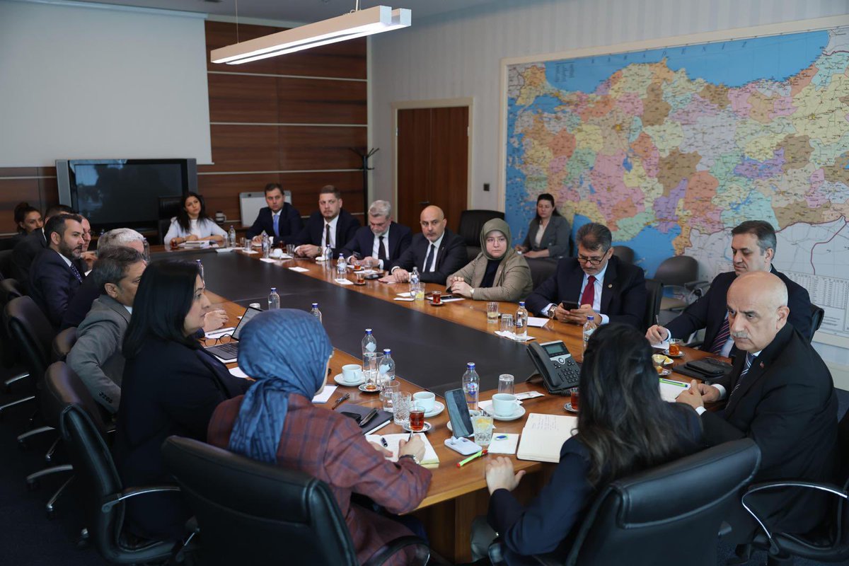 📍AK Parti Genel Merkezi

Genel Başkan Yardımcımız, Çevre ve Şehircilik Politikaları Başkanımız Sayın Sevilay Tuncer Başkanlığında; Başkan Yardımcılarımız, Kahramanmaraş Milletvekillerimiz, İl Başkanımız ve Büyükşehir Belediye Başkanımız ile bir araya gelerek, şehrimizin yeniden