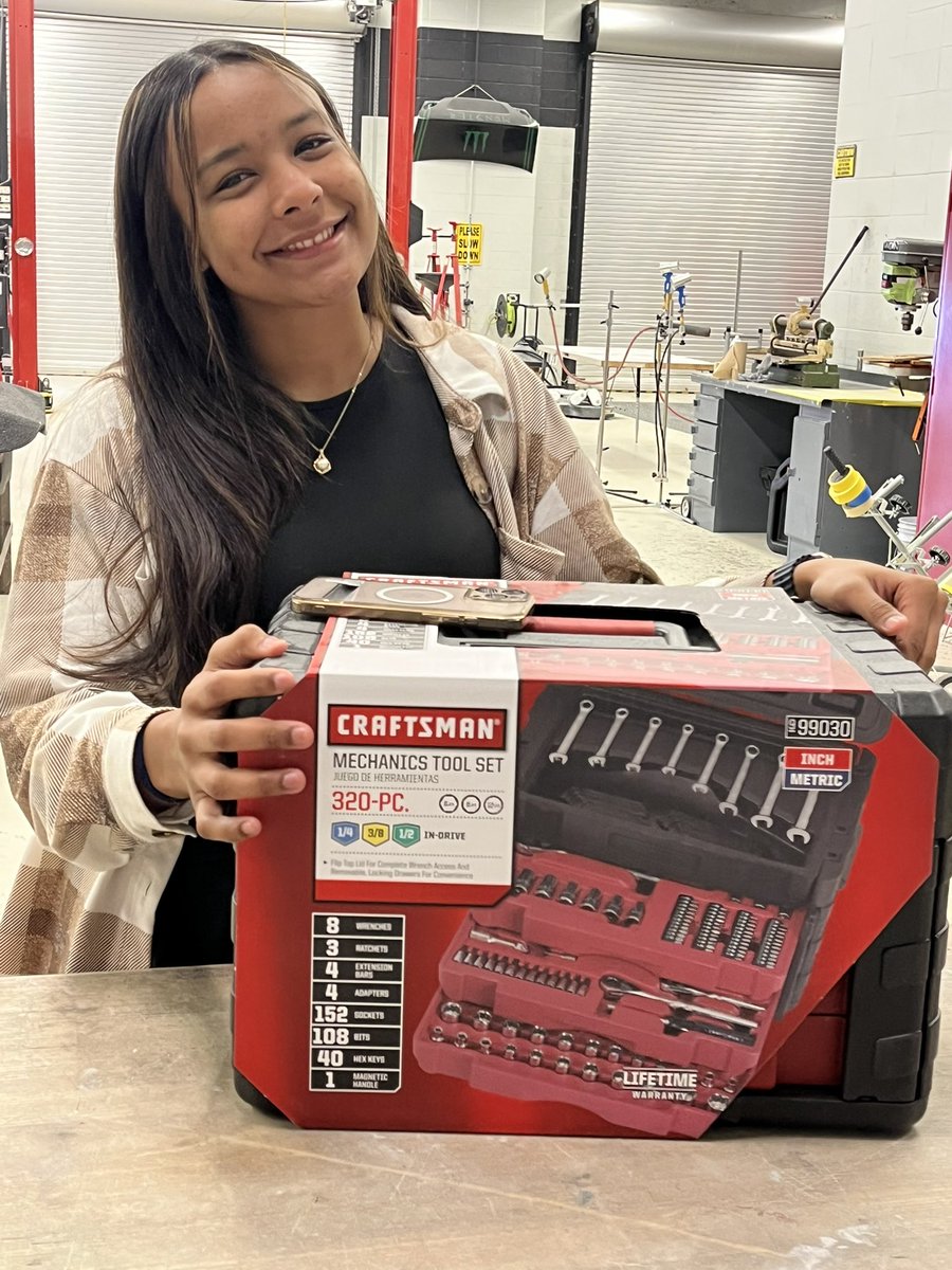 KphsAuto's tweet image. Congrats to Cassidy Torres for earning the amazing new KPHS tech award from CREF. 
Amazing young techs coming out of this program. 
@HumbleISD_CTE 
@HumbleISD_KPHS 
@HumbleISD 
@I_CAR_Education