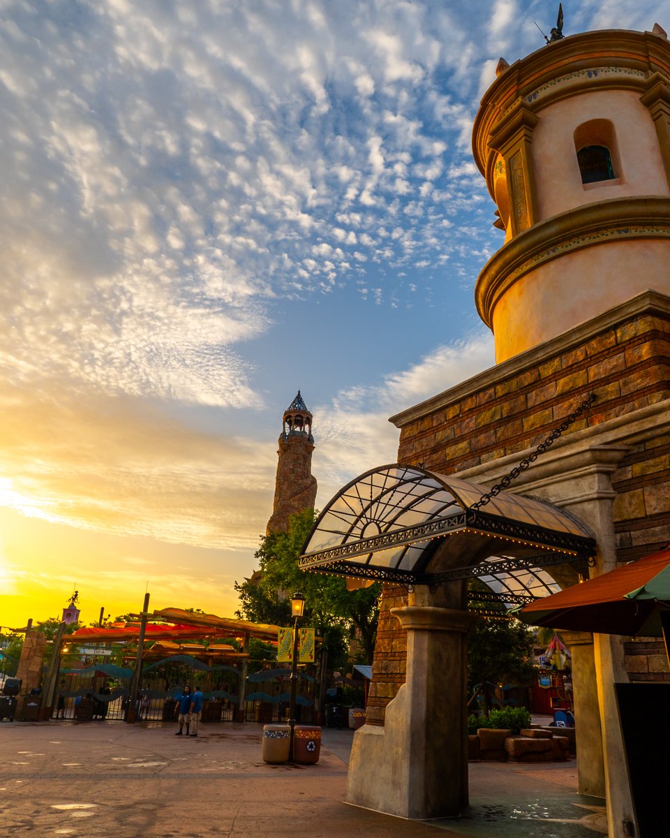 UniversalORL's tweet photo. 26 years since the adventure began at Islands of Adventure 🧭 https://t.co/RVrJQJPNiN