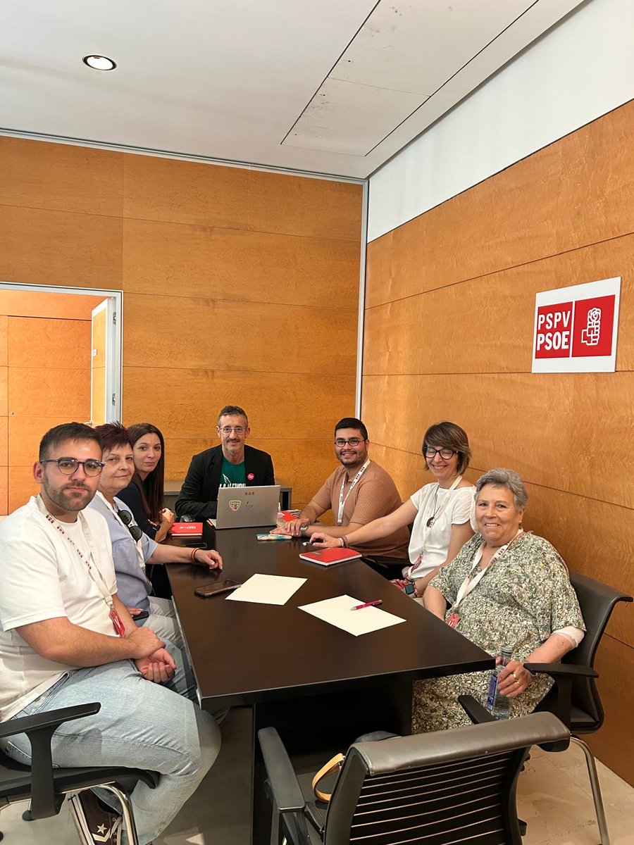 Preocupados por la situación de muchos centros educativos que han sufrido la #Dana. 

Colegios como el IES Alameda de #Utiel necesitan respuestas y compromiso de <a href="/generalitat/">Generalitat</a> tras 6 meses. Nuestro apoyo a la reivindicación vecinal. 

<a href="/SoniaBorruey/">Sonia Borruey Montolío</a> <a href="/jllorenzandres/">José Luis Lorenz Andrés</a> <a href="/fernando_utiel/">Fernando Arenas /❤️🏳️‍🌈🇪🇸</a>