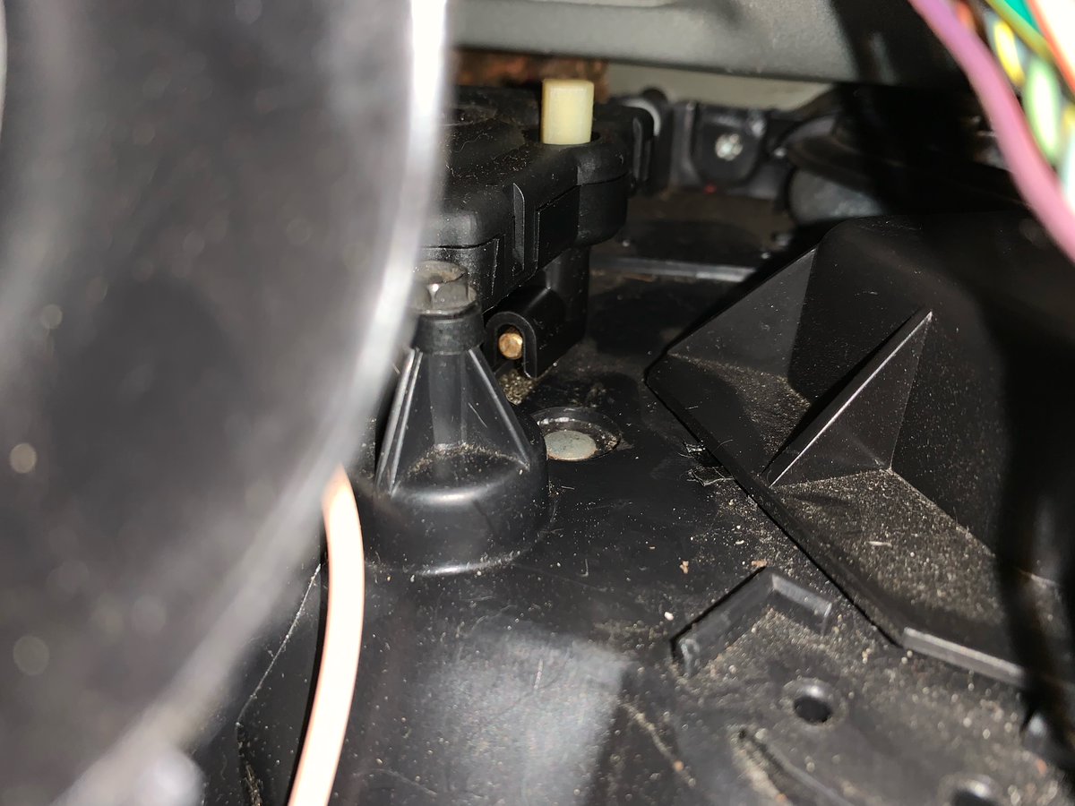 JoeBiancoAuthor's tweet image. How I got our AC to work a year and a half ago. Don&apos;t need heat down here. Should&apos;ve just pulled the plug!

One of the issues on the #PantherPlatform, a $1300 ripoff done 3 years ago by @Ford 1 1/2 years later it broke &amp;amp; they wouldn&apos;t fix it. (1 year warranty on part) Why is it…