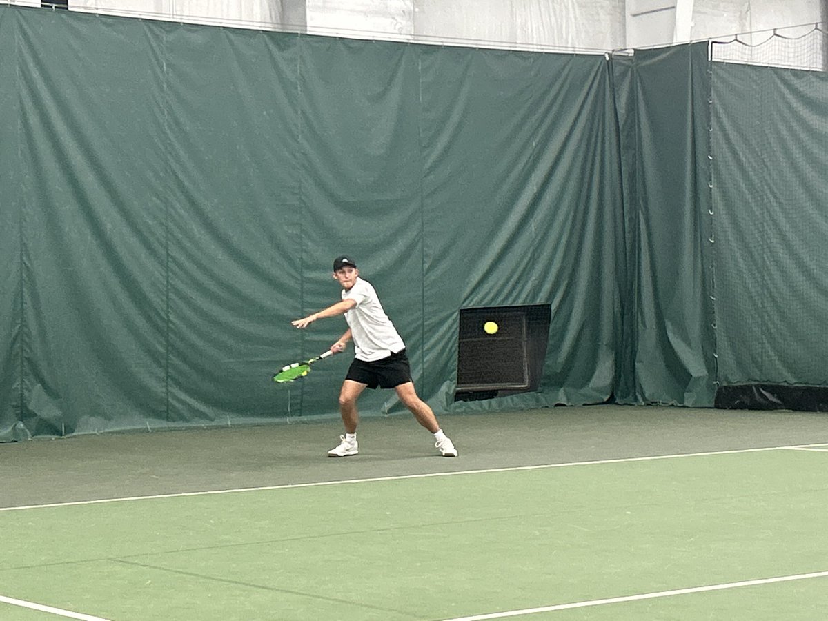 swhstennis's tweet image. Jackson Donovan advances by default and is into the Round of 16 for the third straight year overall and consecutive year in singles. No picture since there was no opponent but here’s him playing yesterday. Go South!