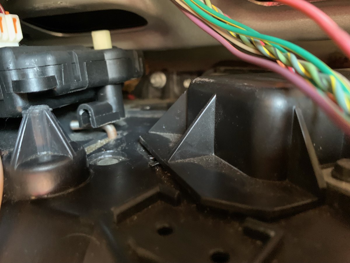 JoeBiancoAuthor's tweet image. How I got our AC to work a year and a half ago. Don&apos;t need heat down here. Should&apos;ve just pulled the plug!

One of the issues on the #PantherPlatform, a $1300 ripoff done 3 years ago by @Ford 1 1/2 years later it broke &amp;amp; they wouldn&apos;t fix it. (1 year warranty on part) Why is it…