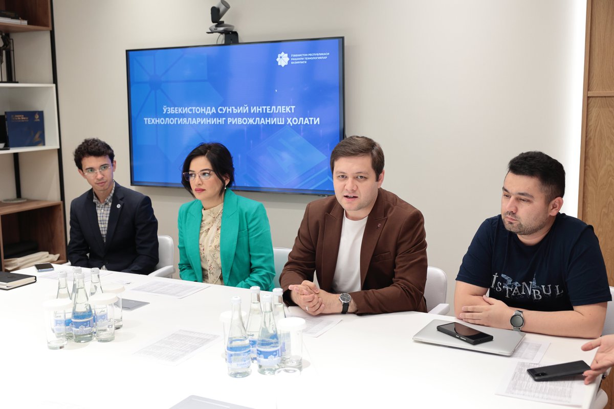 massmediauz's tweet photo. AI in Journalism Workshop 📰
The Mass Media Foundation &amp; Uzbekistan's Digital Technology Ministry held a workshop on AI's role in media. Experts demoed tools for text, audio, video &amp; fact-checking. Discussed AI's future in Uzbek journalism &amp; ethics. #AI #Media #Uzbekistan https://t.co/F3CDIhZTUg