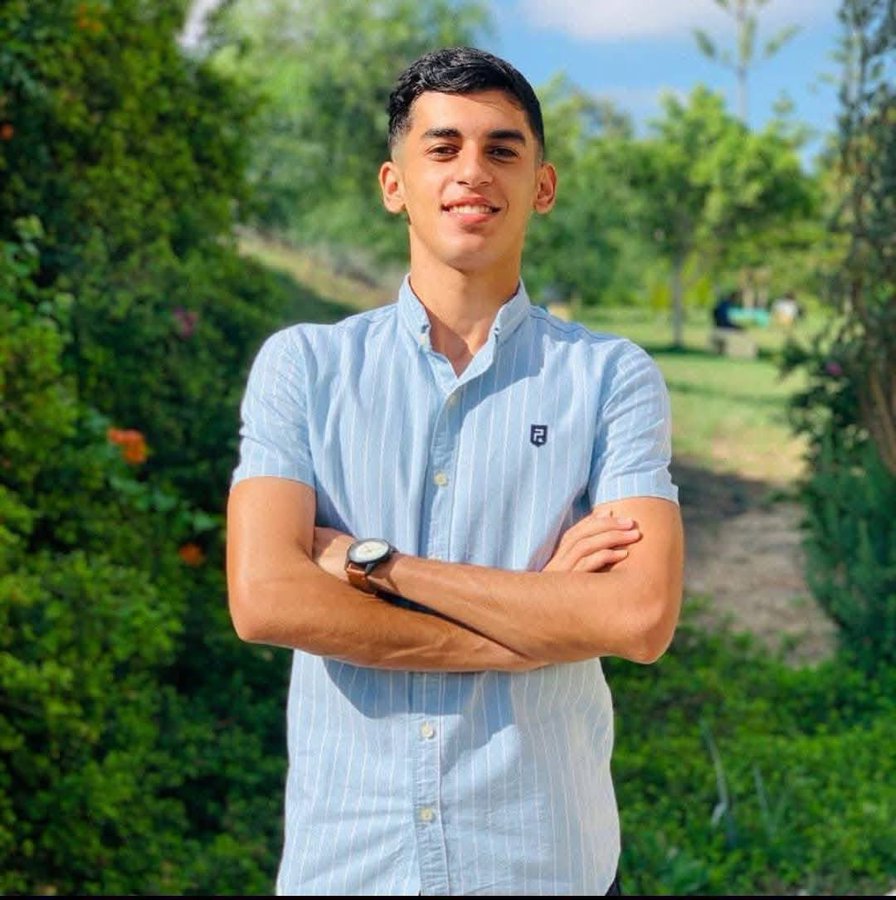 Zionist forces martyred 5 Palestinians who were trying to reach the American aid distribution point in northern Rafah

 – Kifah Al-Sawarka (elderly woman) 
– Mohammad Abdelhadi 
– Khalil Mousa 
– Ashraf Mousa (his brother) 
– Khalil Mousa (his son) 

15 others were wounded.