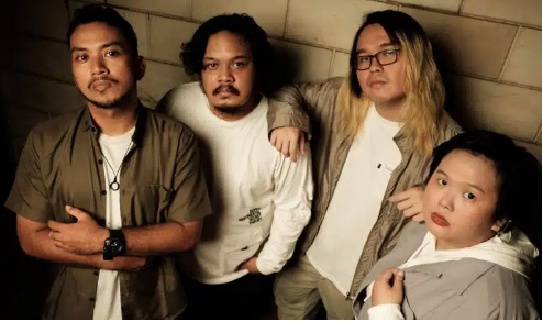 rapmafmums's tweet photo. #INFOBAND

Limocat baru saja meluncurkan EP mereka yang berjudul “Prolog” nih CampusBrainers. EP yang mengisahkan tentang pergulatan batin dan juga harapan baru ini menjadi awal perjalanan awal dari band Limocat ini sendiri

#INDIEZONE https://t.co/2s7jw1ms4A