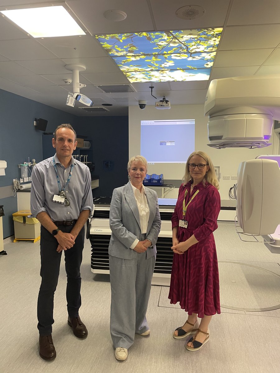uhbwNHS's tweet photo. Cancer patients in Bristol and South West will see faster treatment thanks to new @DHSCgovuk funding for a  cutting-edge radiotherapy machine at UHBW. 

Thank you @karinsmyth for visiting to share the news and to see our newest LINAC.  

Read about it 👉https://t.co/h5Dl3fasAa https://t.co/yX0N3xc5tG