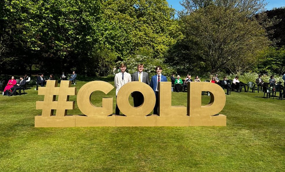 🎉 Congratulations to former NULS students Angus, Richard, Lily, Will, Piers and Matthew who attended an event at Buckingham Palace 🎉

The event is held in recognition of the completion of the Duke of Edinburgh Gold award and we are so proud of each of them.

#WeareNULS