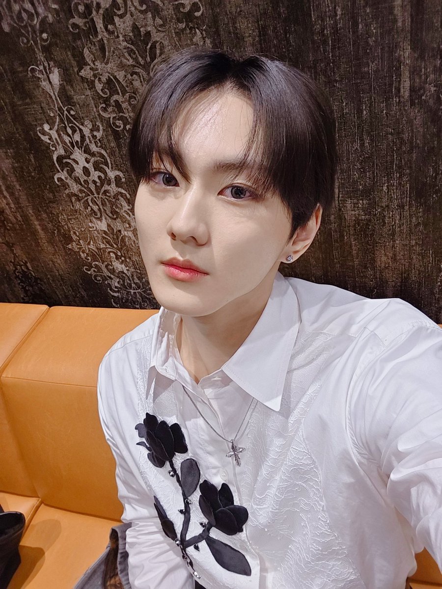 [ #정원's Post ] 250528

#JUNGWON: Thank you to all the ENGENEs who came today!!
We said it on the live earlier too, but it feels  somehow strange to hear "ENHYPEN [wins a] daesang" heh..
It's thanks to you all that we can experience this honor
It might sound cliche, but in the