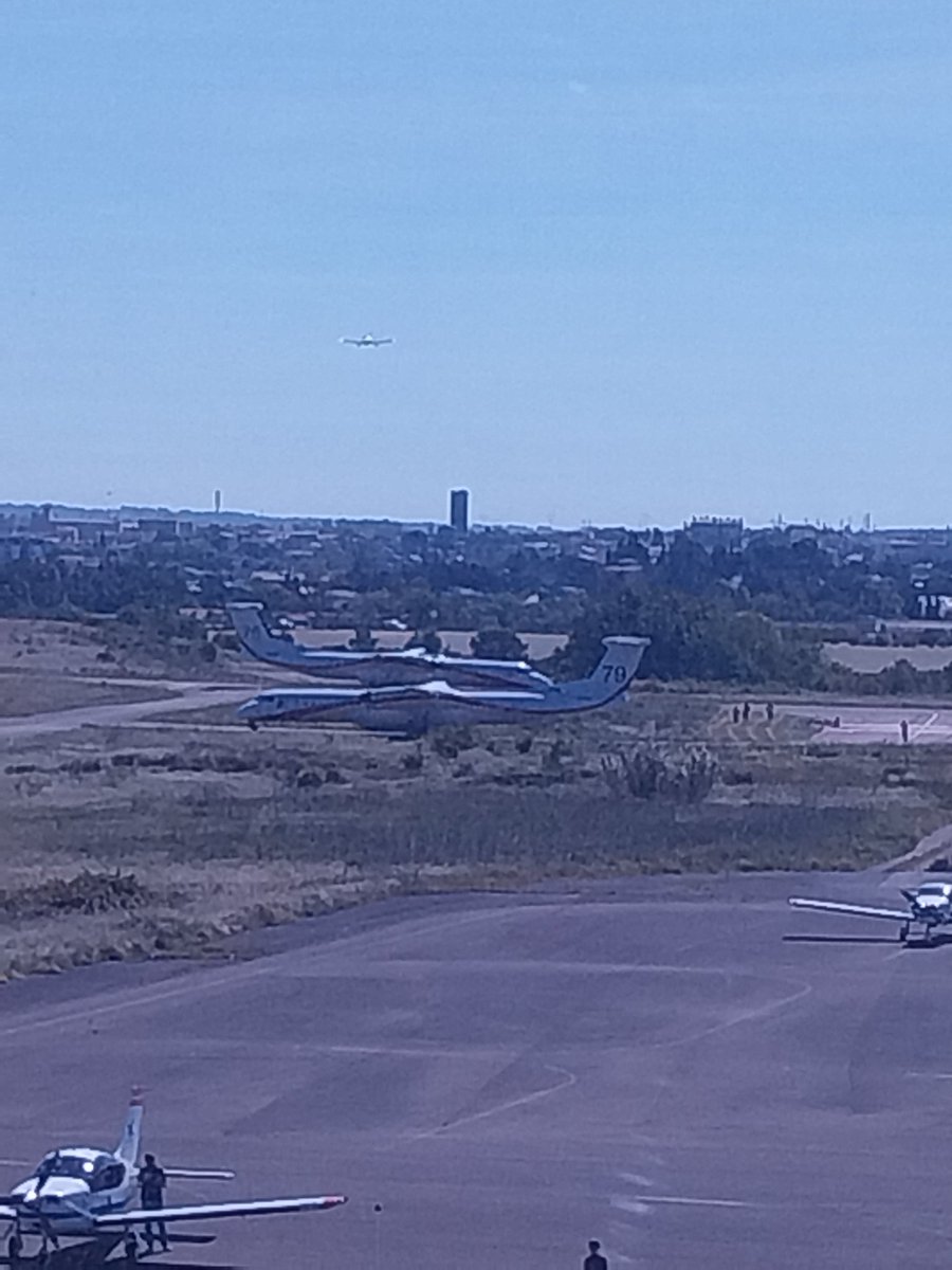 LfmkTwr's tweet photo. Chaud + vent = DASH 8 https://t.co/PRGBXX4BIm