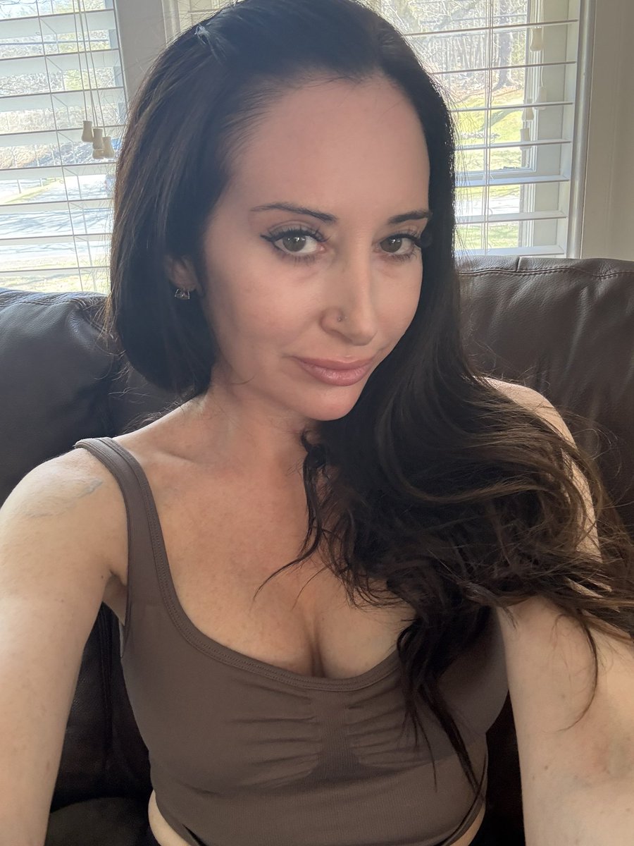jade_kylieee's tweet photo. Good morning, have a great day!❤️💋 https://t.co/UxbhgaVAyz