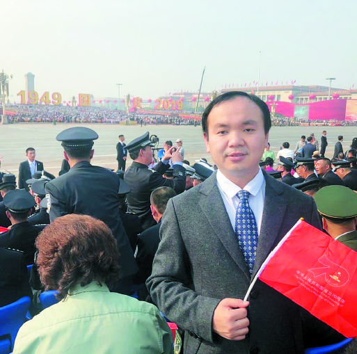 This is important public interest journalism on Professor Xiong 熊榆, pictured here in Tiananmen Square in 2019.