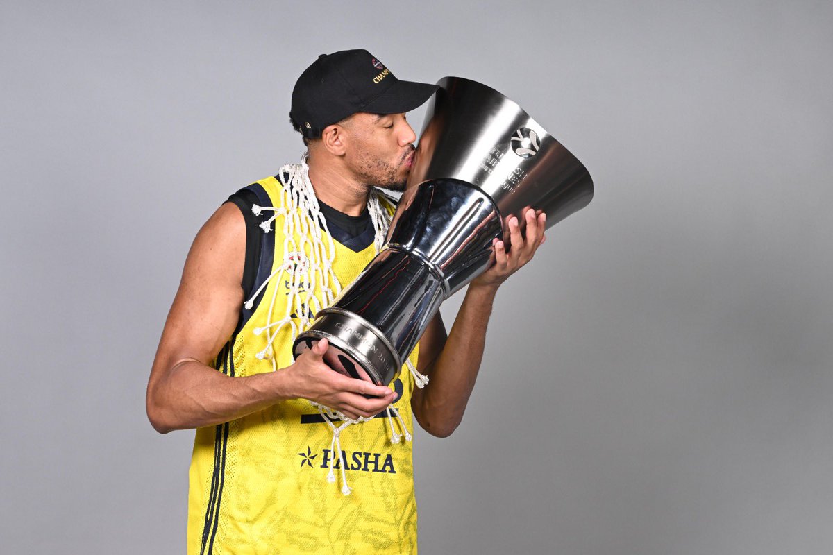 Bonzie Colson tweet media