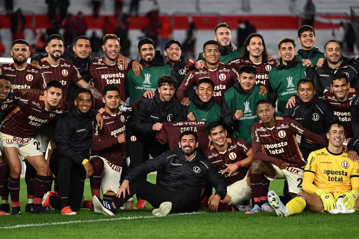 Comparativa de las últimas fases de grupos en Libertadores de la U: 

🏆 2014: 1 pt | 3 GF | 10 GC (4) ❌
🏆 2021: 4 pts | 6 GF | 19 GC (4) ❌
🏆 2024: 5 pts | 5 GF | 9 GC (4) ❌
🏆 2025: 8 pts | 4 GF | 4 GC (2) ✅