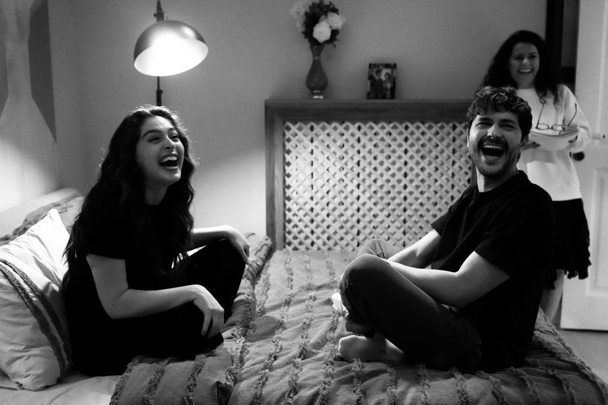 Biricik partnerim.
Teşekkür ederim. <a href="/DuymazAlperen/">Alperen Duymaz</a> 

Bu akşam bir başka olacak.. <a href="/leyladiziresmi/">Leyla: Hayat... Aşk... Adalet...</a>