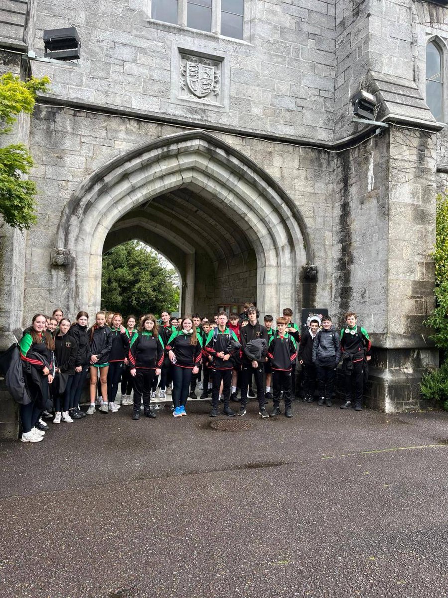 Bhain rang 1D agus rang ceoil na tarna bliana ana thaitneamh as an turas go dtí An Loch agus UCC inné. Míle buíochas leis an Dr Ciarán Ó Gealbháin as bualadh linn!