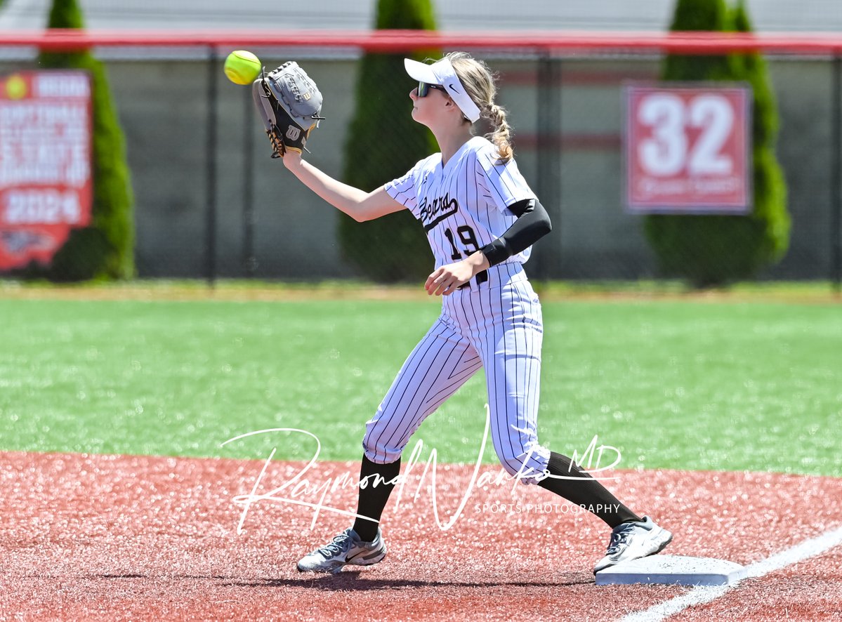 Dr Nanko Sports Photography (@sportsnanko) on Twitter photo Shelbyville Golden Bears Reagan Dillon takes the throw at first during the IHSAA 3A Sectional 28 Round 1 against the Indian Creek Braves. Follow for more highlights, photo gallery links and on CBS MaxPreps for game stats
<a href="/SHSsoftball_/">Shelbyville Softball</a> <a href="/SHSGoldenBears/">SHS Golden Bears</a> Shelbyville Golden Bears Reagan Dillon takes the throw at first during the IHSAA 3A Sectional 28 Round 1 against the Indian Creek Braves. Follow for more highlights, photo gallery links and on CBS MaxPreps for game stats
<a href="/SHSsoftball_/">Shelbyville Softball</a> <a href="/SHSGoldenBears/">SHS Golden Bears</a>