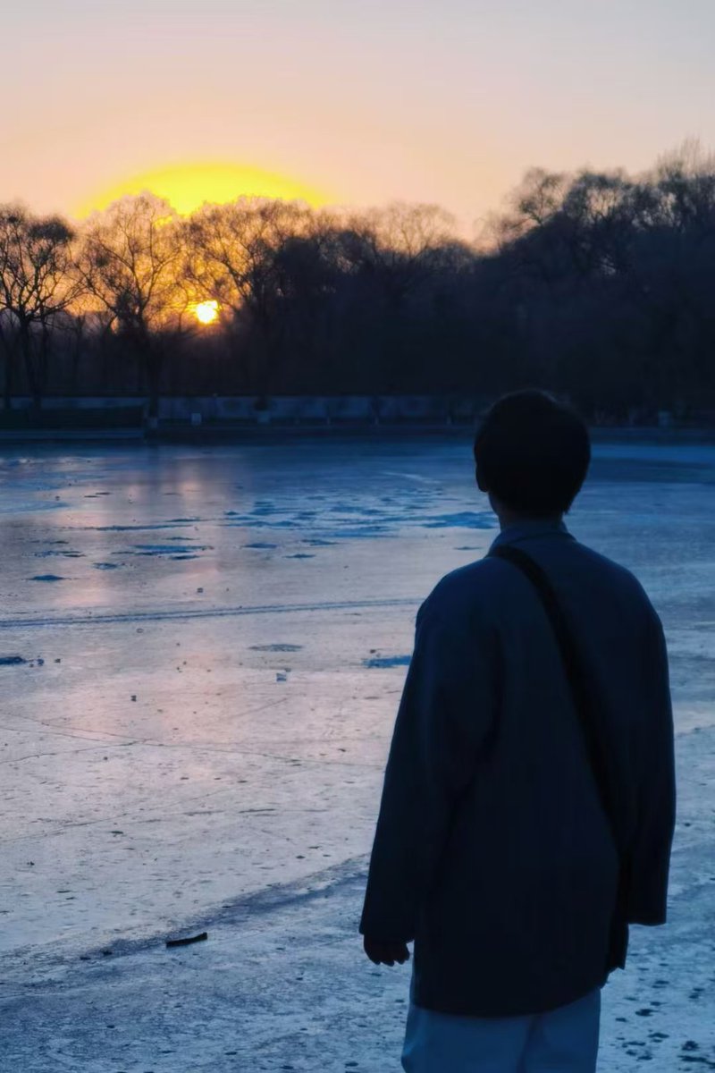 日光の彼方、誰そ彼？