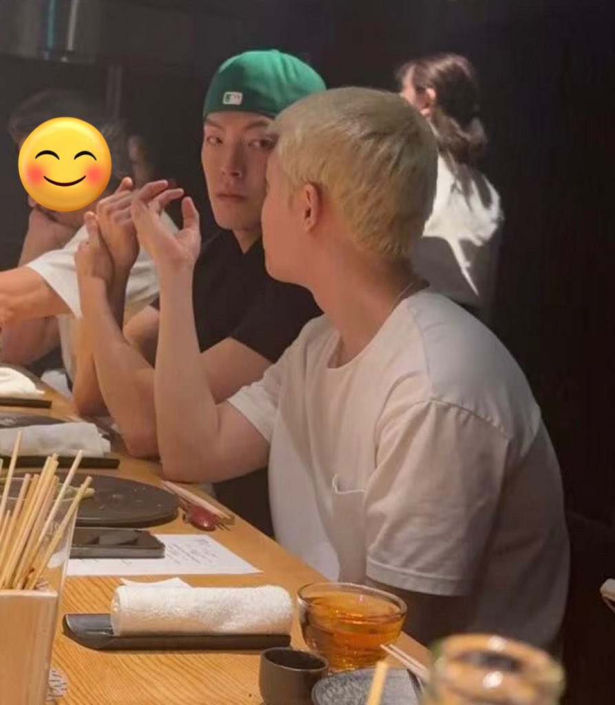 xunhuas's tweet photo. BLONDE KYUNGSOO SPOTTED WITH KIM WOOBIN IN TOKYO, JAPAN! 🧑🏼✨ https://t.co/oN7G4kp2KT