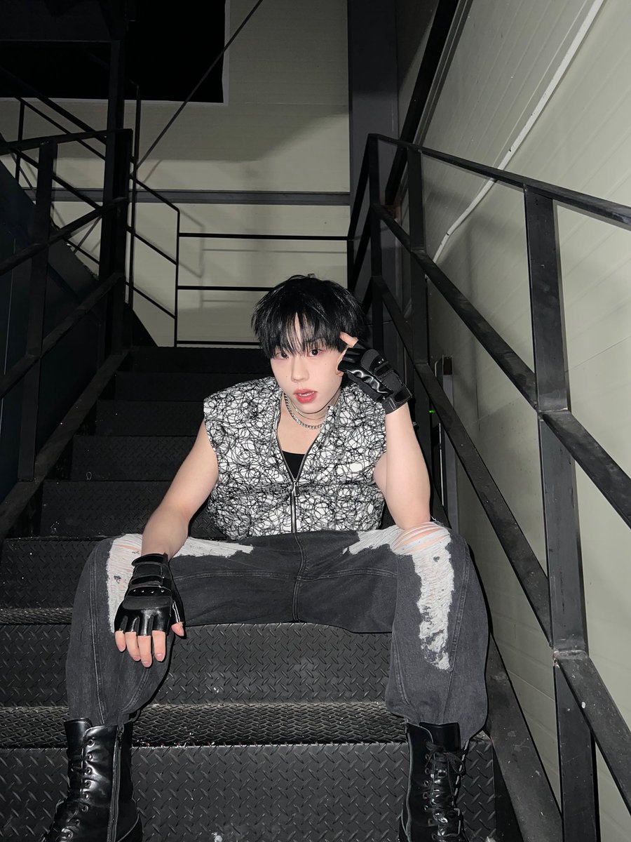 ELASTofficial's tweet photo. 엠카 불태우러 가보자😏

#ELAST #엘라스트 #エラスト
#WONJUN #원준 #ウォンジュン https://t.co/s0VxuXg9G7
