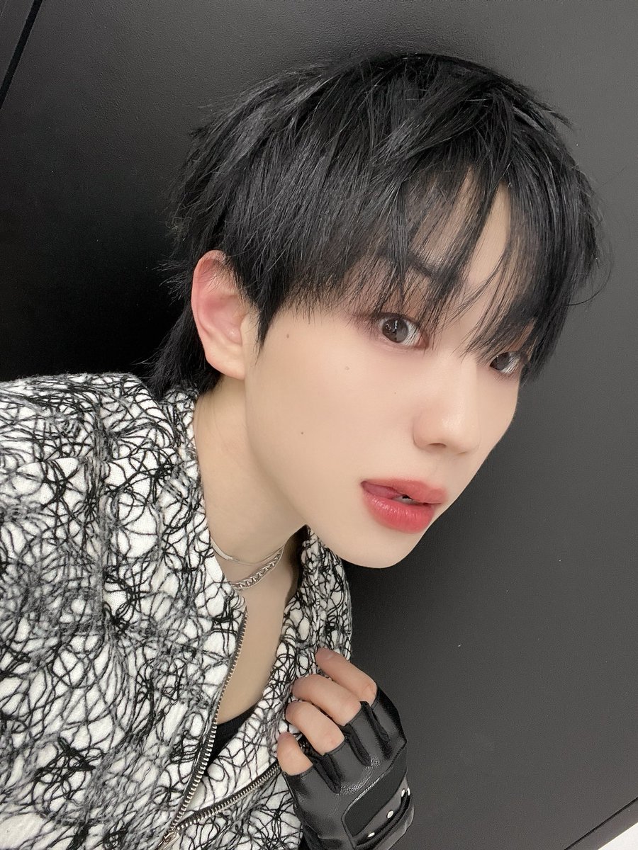 ELASTofficial's tweet photo. 엠카 불태우러 가보자😏

#ELAST #엘라스트 #エラスト
#WONJUN #원준 #ウォンジュン https://t.co/s0VxuXg9G7
