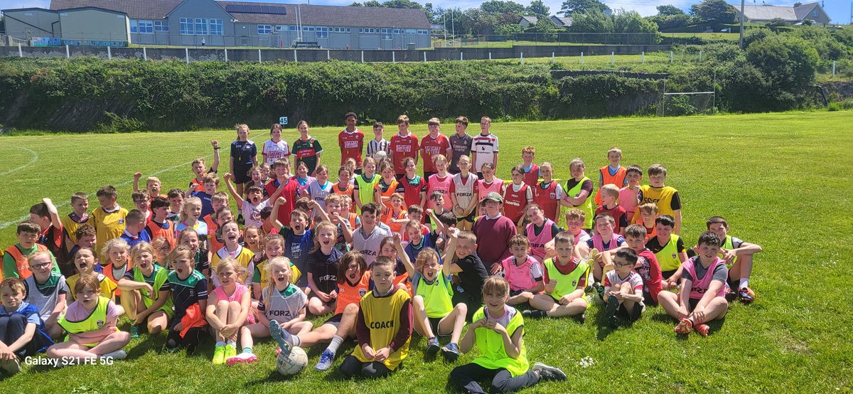 Well done to everyone involved today in <a href="/IlenRoversGAA/">Ilen Rovers GAA LGFA</a> Primary schools Parish blitz in Rath. 
Thanks to the 6th class refs and helpers and all teachers and staff who made it a brilliant occasion for everyone.  <a href="/OfficialCorkGAA/">Cork GAA</a> <a href="/carberygaa/">Carbery GAA 💯</a>