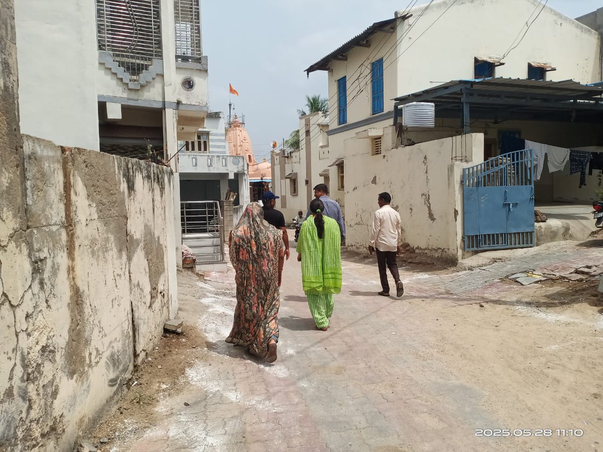 DaskroiTdo's tweet photo. આજરોજ પાલડી કાંકજ ગ્રામ પંચાયતની મુલાકાત લઈ પંચાયતનું રેકોર્ડ નિરીક્ષણ કરવામાં આવ્યું તથા વિકાસના કામોની સમીક્ષા કરવામાં આવી અને બાકી કામો અંગે સમીક્ષા કરવામાં આવી. https://t.co/9gHSE6J4Q2