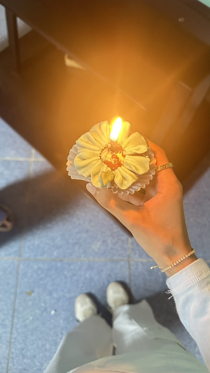 🥳