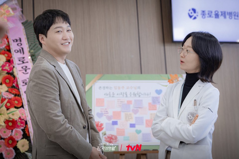DaemSave's tweet photo. 양석형 교수님 비하인드 스틸🐻 #김대명 

🔗 https://t.co/kK3kPl68cE https://t.co/NSXy29FaY5