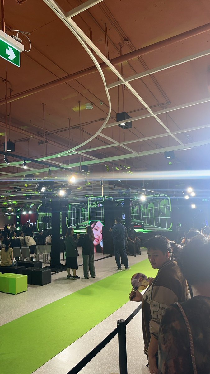My friend's phone was lost on the 5 floor of BigC. The phone is green color with DaouOffroad photo card at the back. The brand is OPPO. If anyone finds it, please DM me. She can't contact her family now and can't go to the airport. Thank you all!
#DaouOffraod #BigCSuperGirlxOPEN