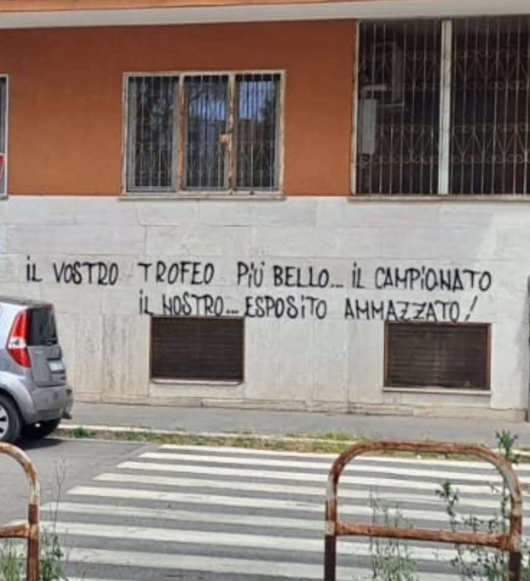 Non sono tifosi. E neanche bestie 

Vergognosa scritta a Roma... (dalla pagina fb di Antonio Iazzetta)