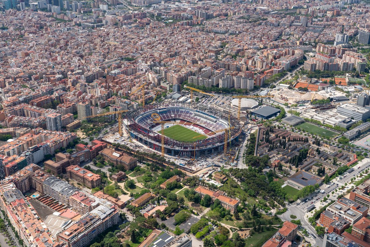 fcbarcelona_ara's tweet photo. أجمل مدينة في العالم
أحسن ملعب في العالم 
أفضل نادٍ في العالم https://t.co/zzDJIHLzGU
