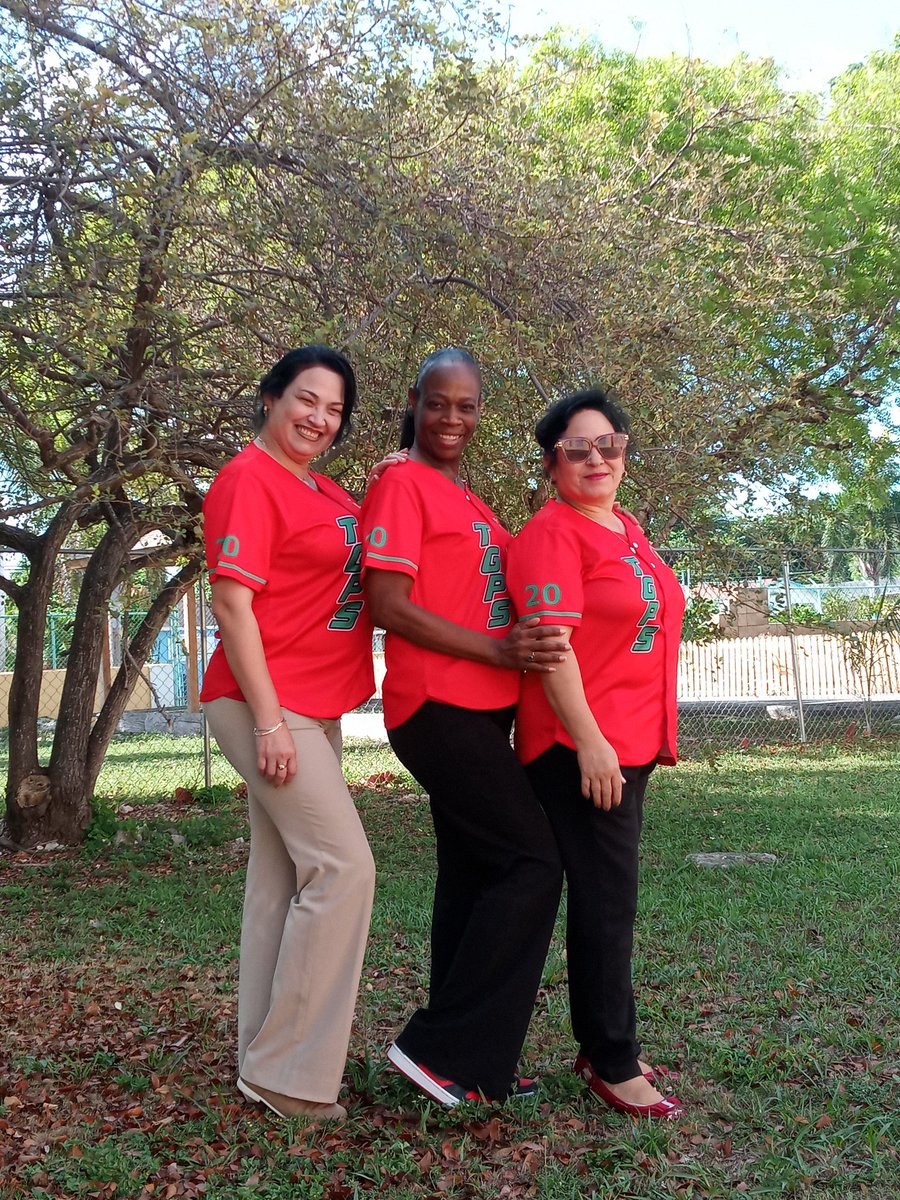 We are still in teacher appreciation week. Proud to be teachers at Thelma Gibson Primary School.
<a href="/BahamaEducators/">Brigada Educativa Cubana en Las Bahamas</a>