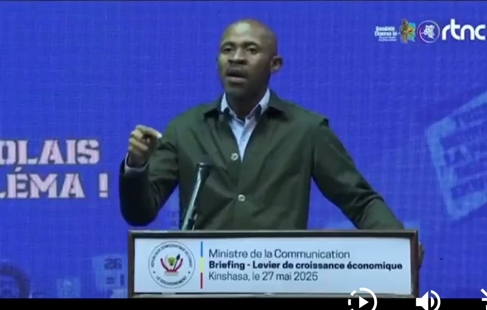 SimaroNgongoMba's tweet photo. #RDC: Un #poux de tête comme PATRICK @MUYAYA peut ouvrir aussi sa petite bouche pour parler de Kabila.
Excès de miel ou fanatisme ? https://t.co/TvLcGPspx0